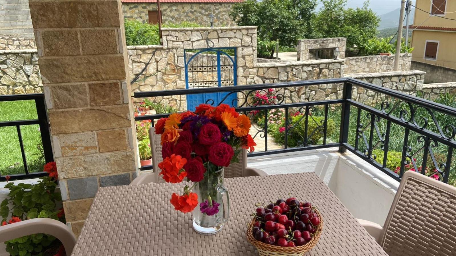 Villa Xherimeja Family Oasis Берат Стая снимка