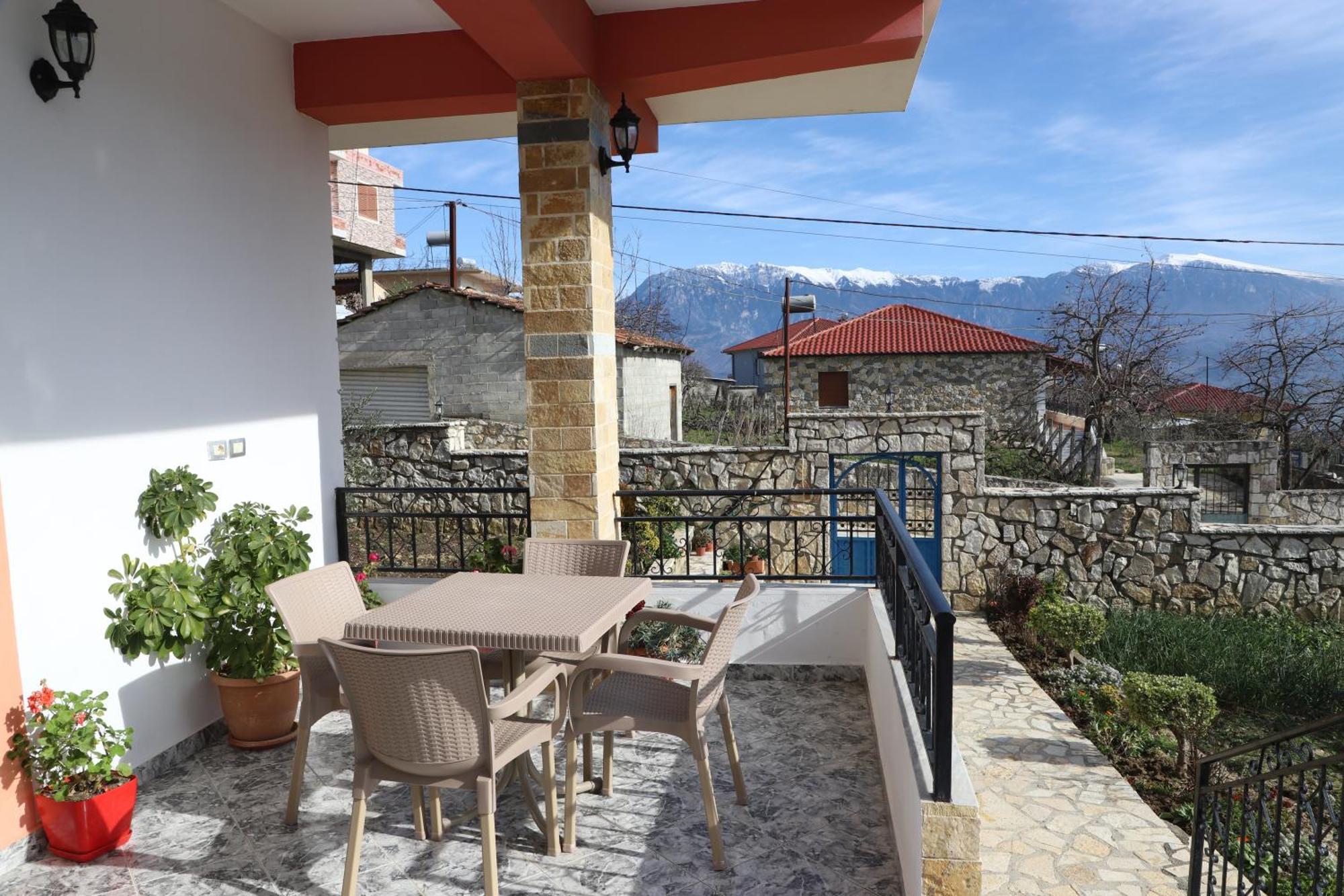 Villa Xherimeja Family Oasis Берат Стая снимка