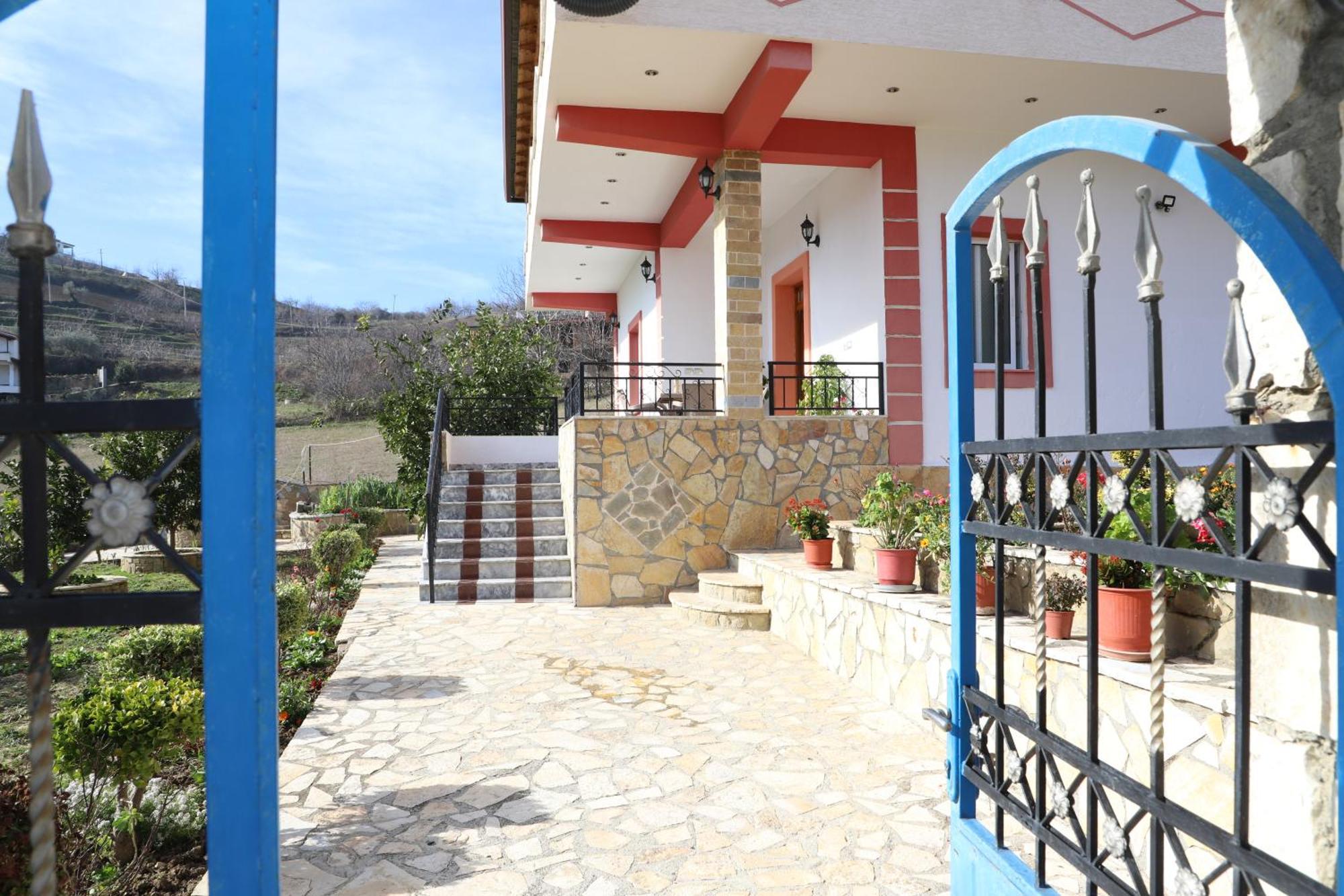 Villa Xherimeja Family Oasis Берат Стая снимка