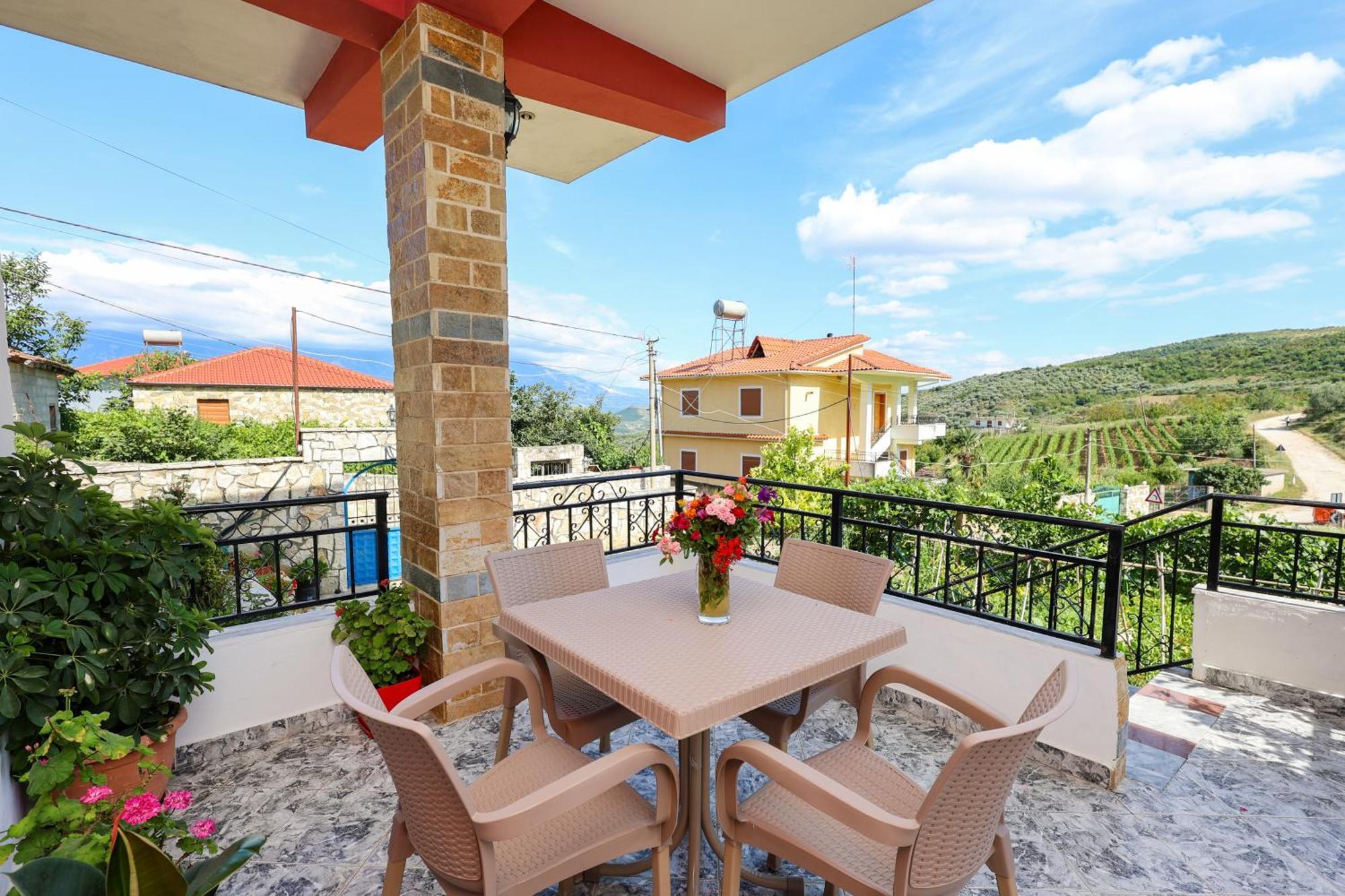 Villa Xherimeja Family Oasis Берат Екстериор снимка
