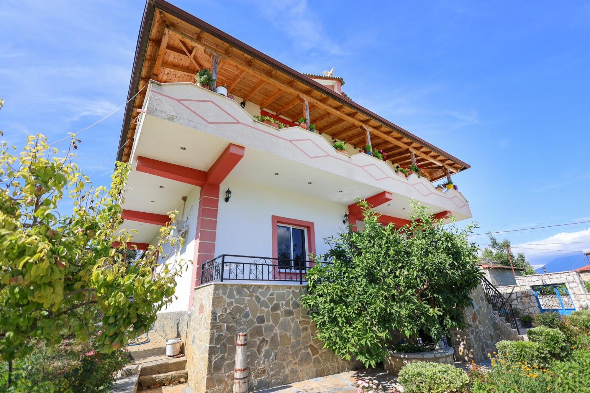 Villa Xherimeja Family Oasis Берат Екстериор снимка