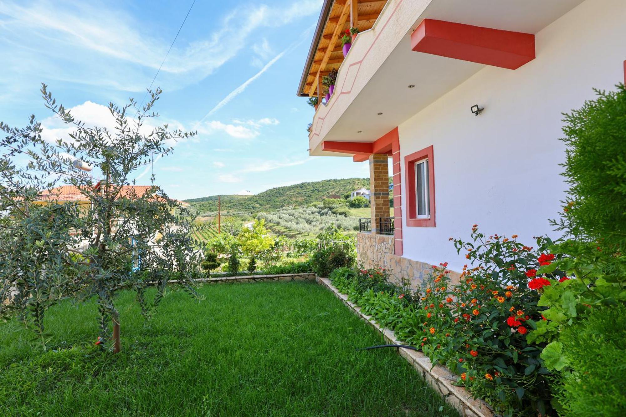 Villa Xherimeja Family Oasis Берат Екстериор снимка