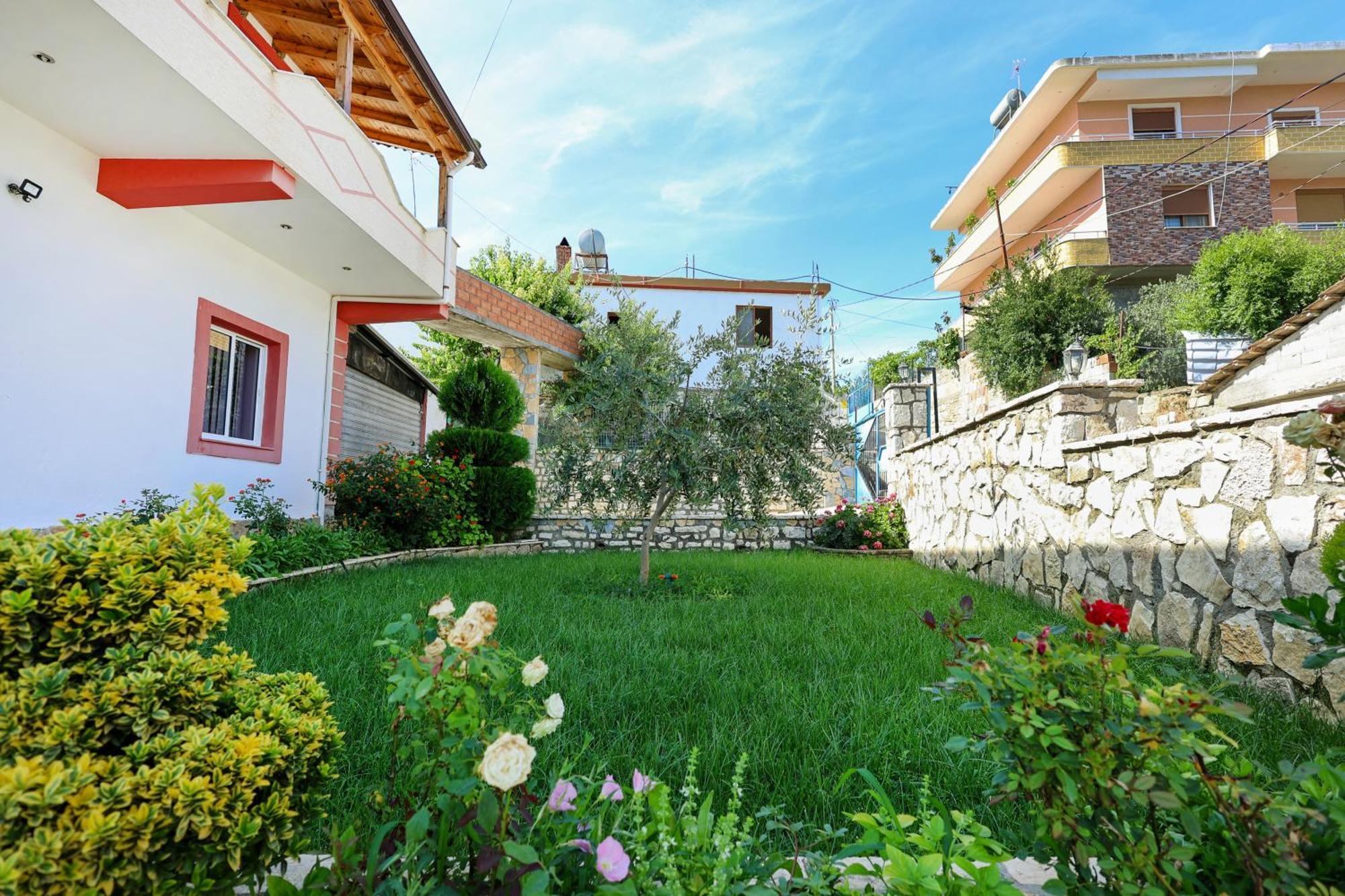 Villa Xherimeja Family Oasis Берат Екстериор снимка