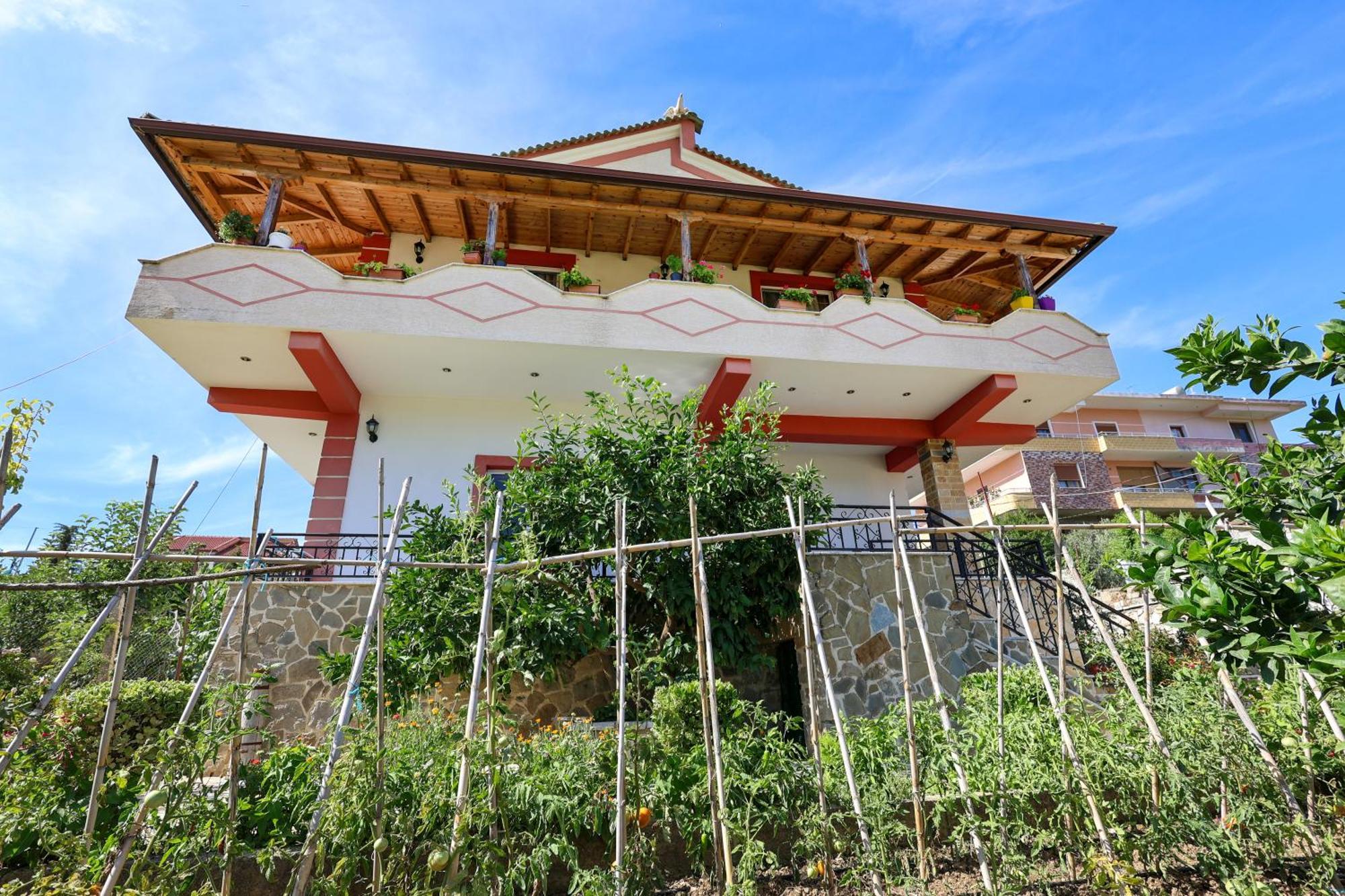 Villa Xherimeja Family Oasis Берат Екстериор снимка