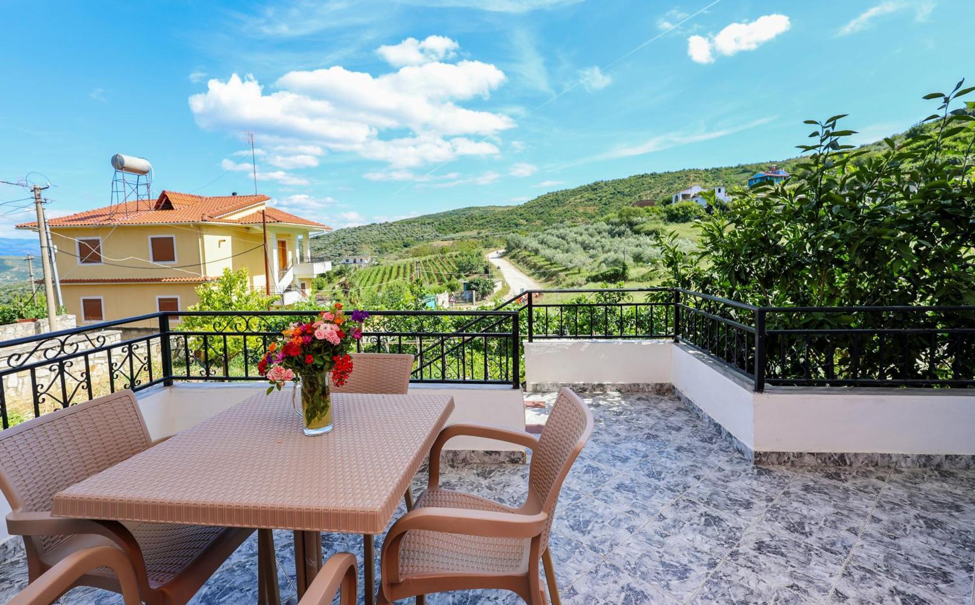 Villa Xherimeja Family Oasis Берат Екстериор снимка